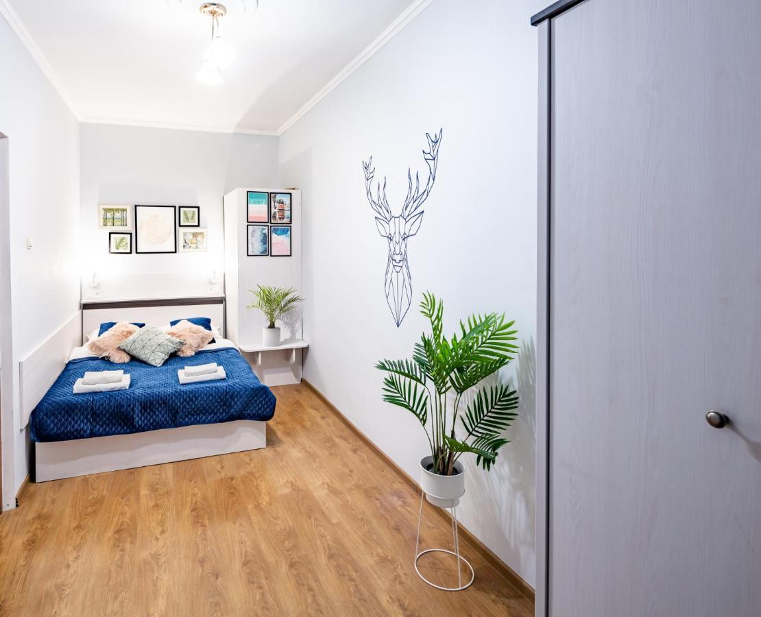 Rainbow Apartment Near Rynok Sq Лвив Екстериор снимка