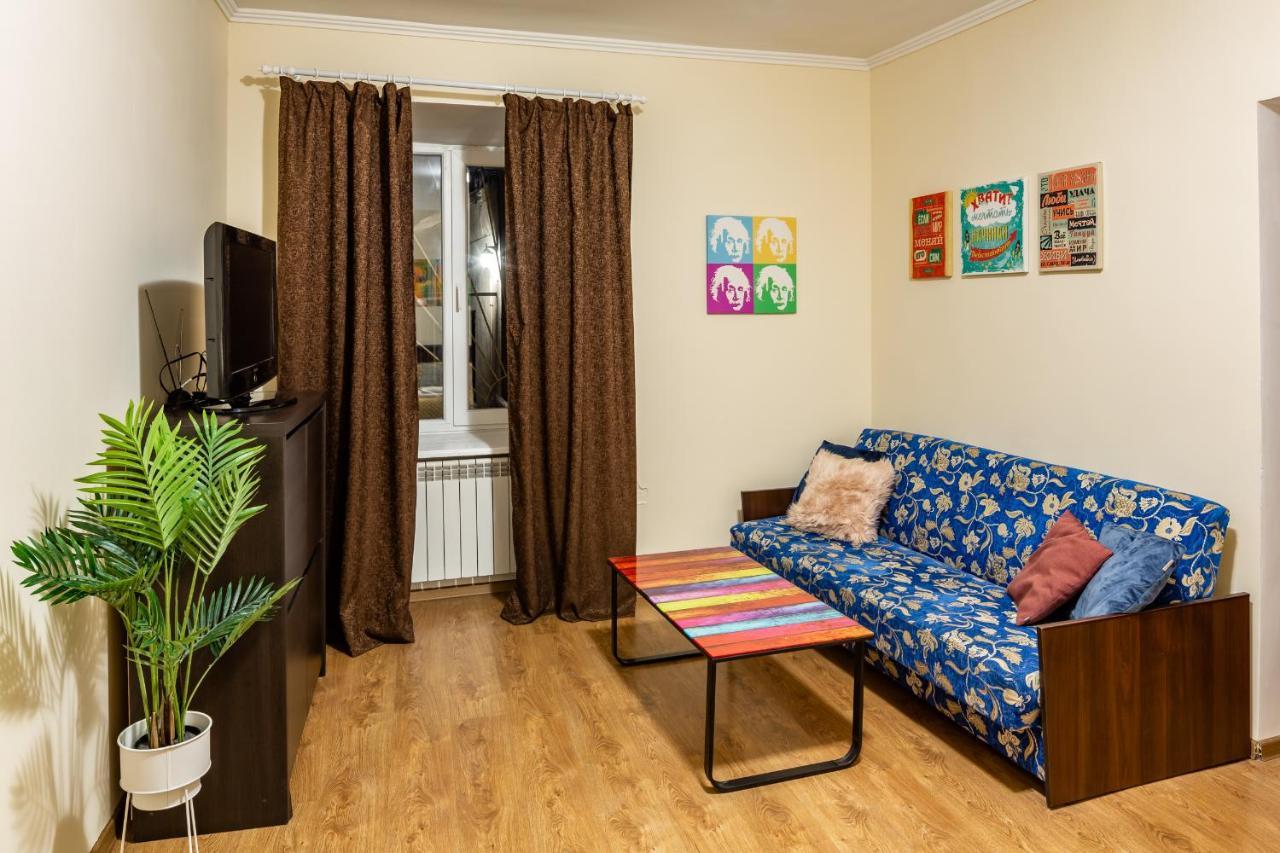 Rainbow Apartment Near Rynok Sq Лвив Екстериор снимка