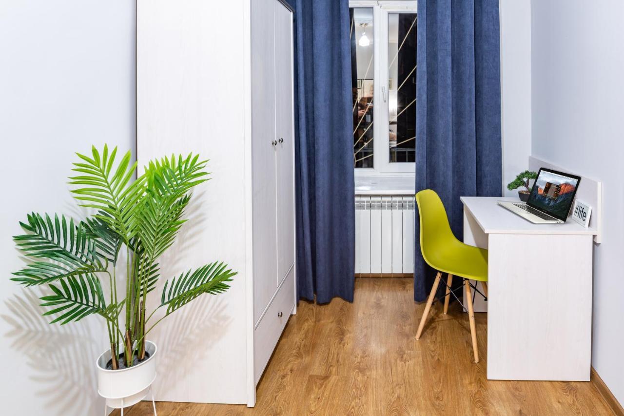 Rainbow Apartment Near Rynok Sq Лвив Екстериор снимка