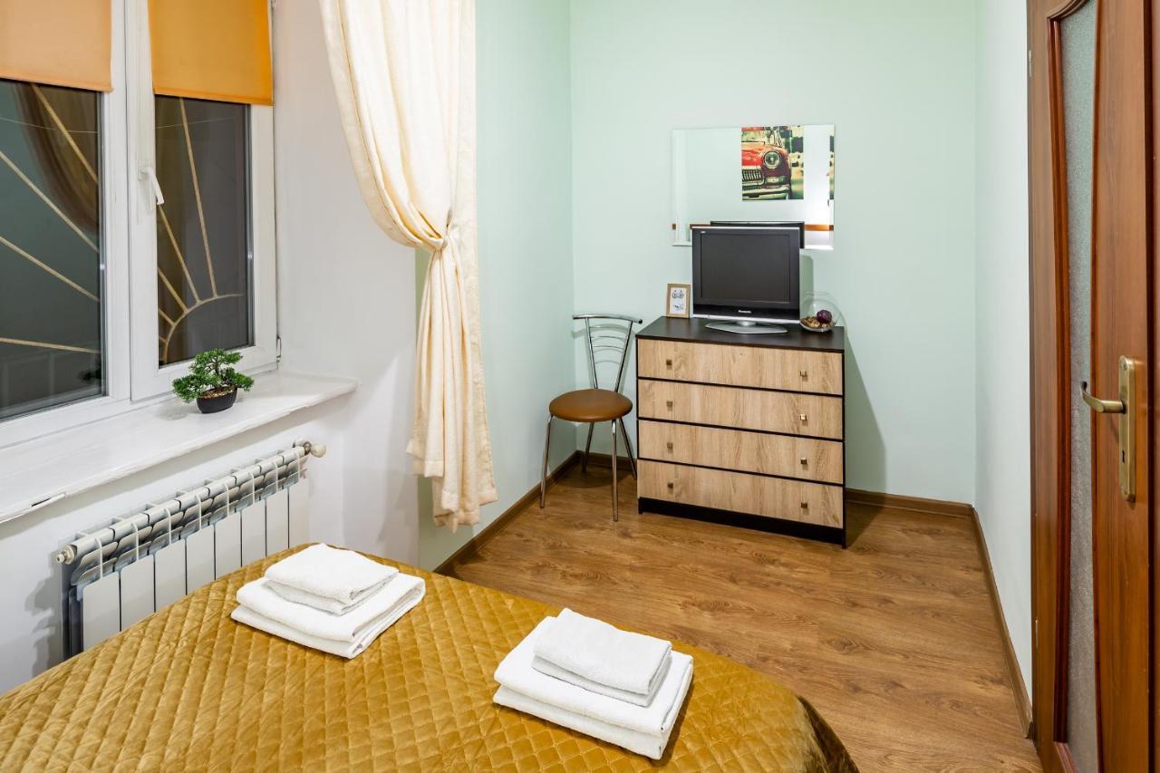 Rainbow Apartment Near Rynok Sq Лвив Екстериор снимка