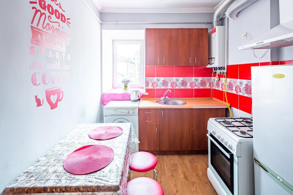 Rainbow Apartment Near Rynok Sq Лвив Екстериор снимка