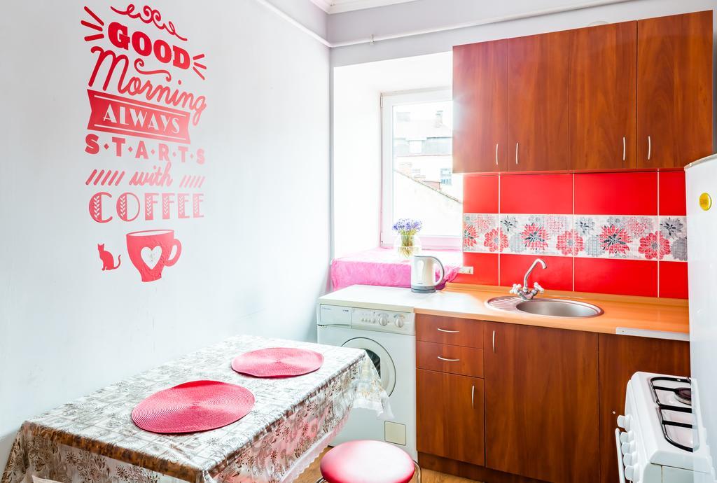 Rainbow Apartment Near Rynok Sq Лвив Екстериор снимка